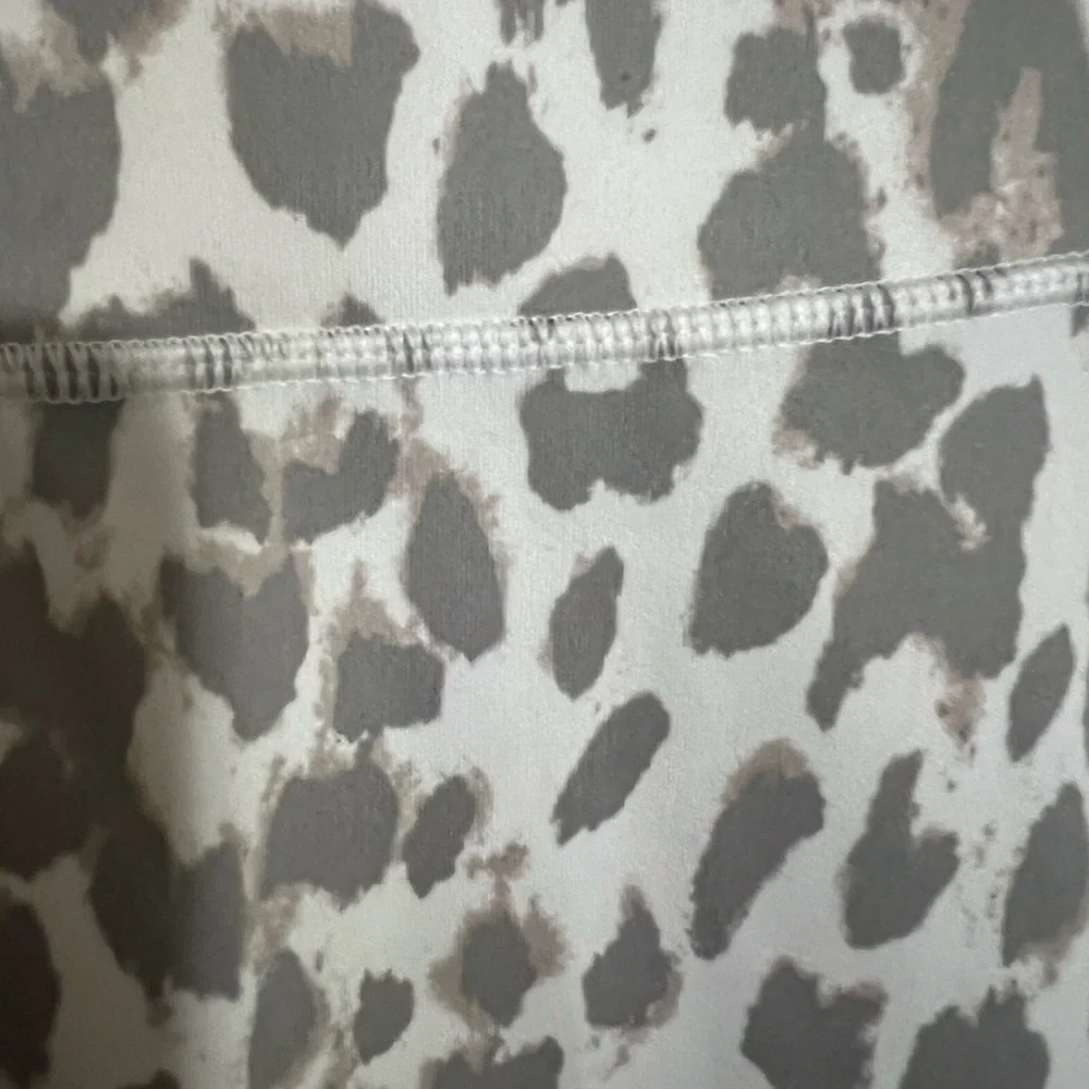 VICTORIA'S SECRET Essential High Rise Leggings Mesh Criss Cross Leopard Wms Sz 6